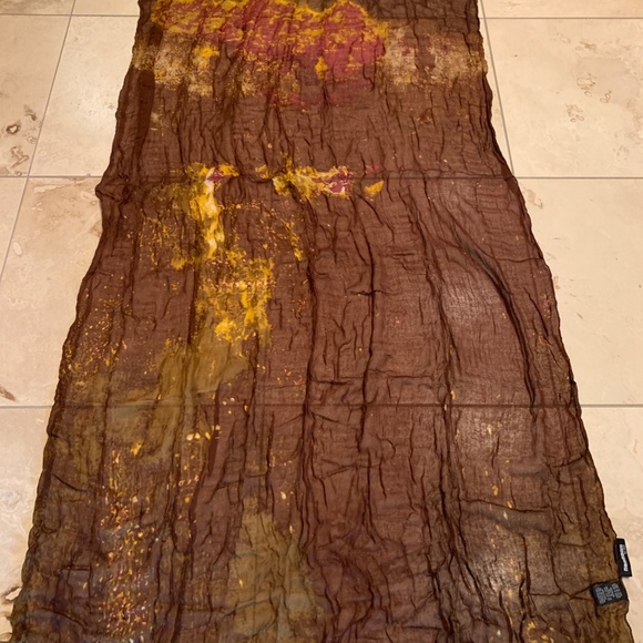 tissue weight brown/red/gold scarf - Picture 2 of 12